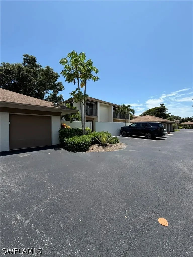 576 Retreat Drive Naples FL 34110