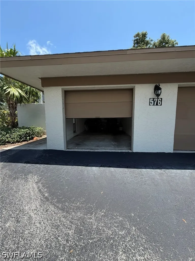 576 Retreat Drive Naples FL 34110