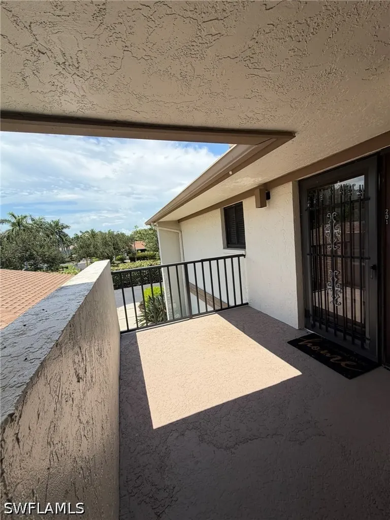 576 Retreat Drive Naples FL 34110