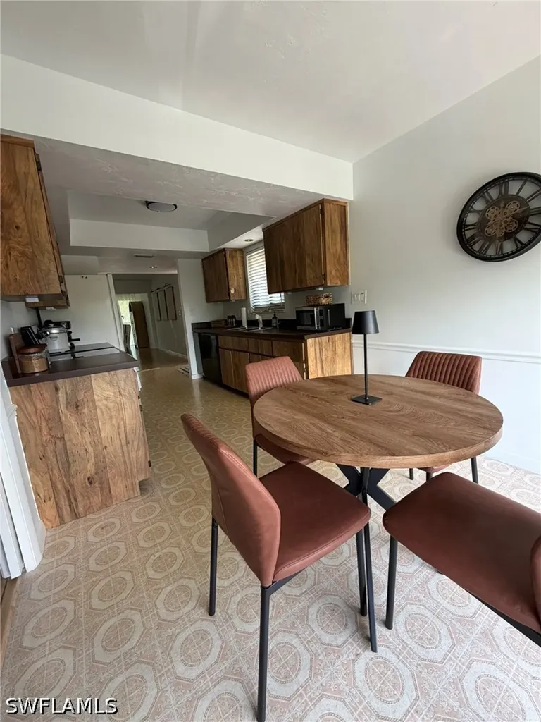 576 Retreat Drive Naples FL 34110