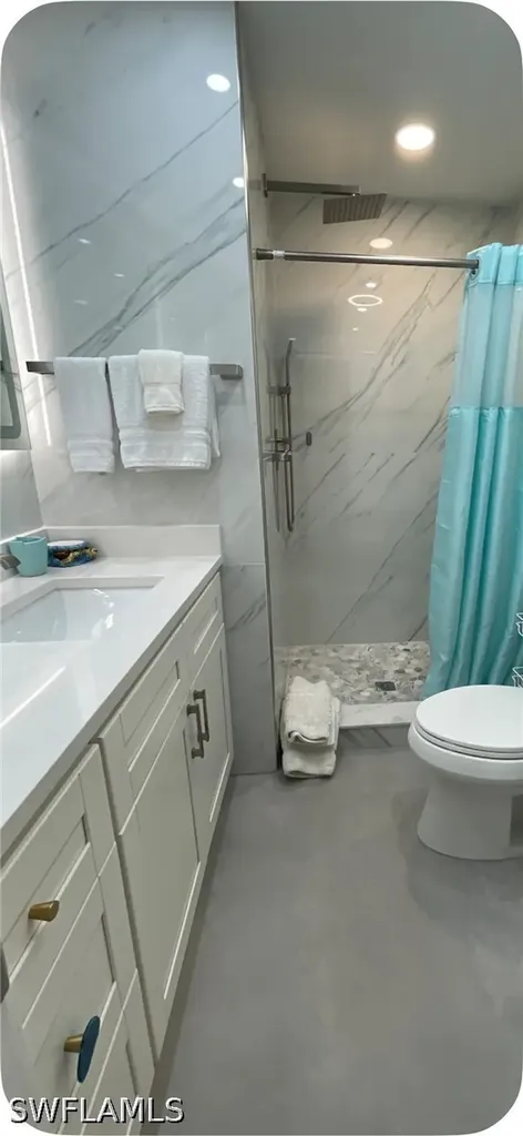 200 Turtle Lake Court Naples FL 34105