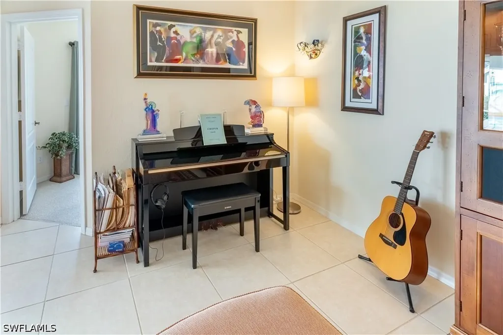 458 Countryside Drive Naples FL 34104