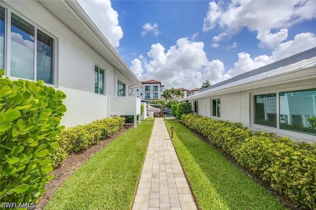 1395 Curlew Avenue Naples FL 34102