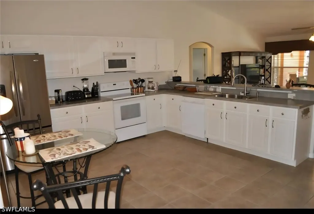 826 SW 32nd Terrace Cape Coral FL 33914