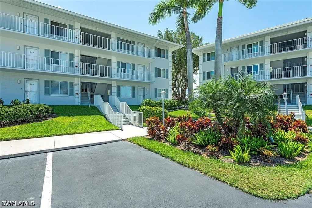10684 Gulf Shore Drive Naples FL 34108