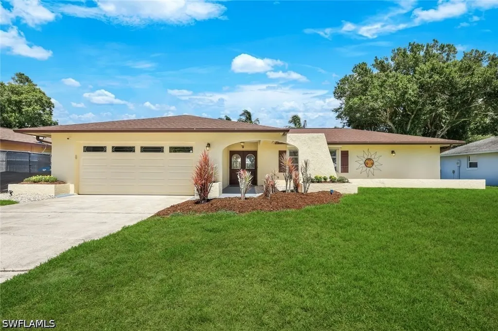 Naples FL, 2530 10TH Street N