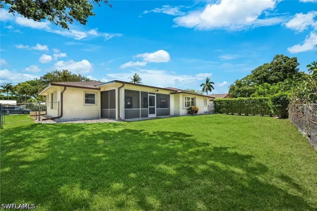 2530 10th Street N Naples FL 34103