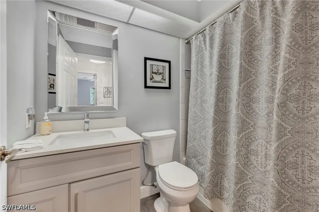 2460 Old Groves Road Naples FL 34109