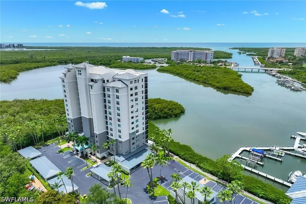 420 Cove Tower Drive Naples FL 34110