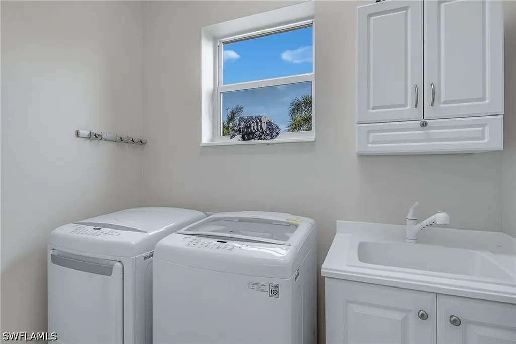 3053 Aviamar Circle Naples FL 34114