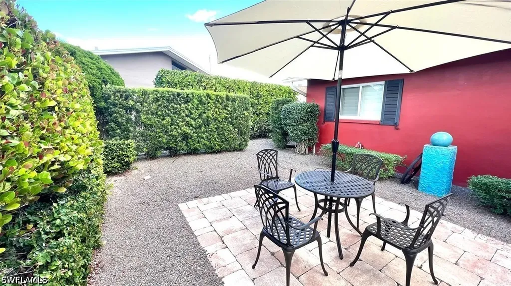 4836 Napoli Drive Naples FL 34103