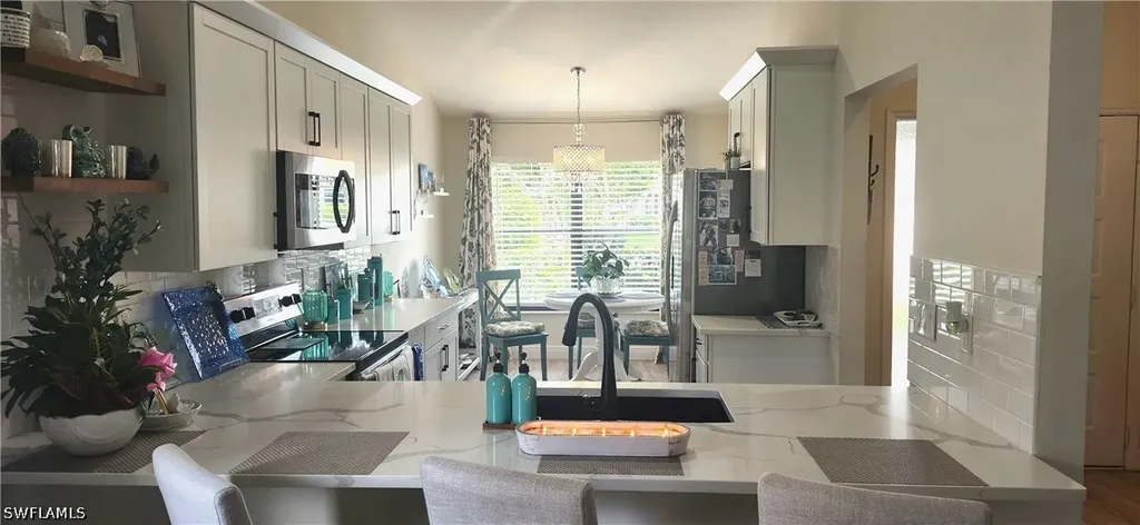 425 Fox Den Circle Naples FL 34104