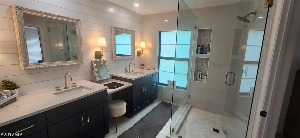 425 Fox Den Circle Naples FL 34104