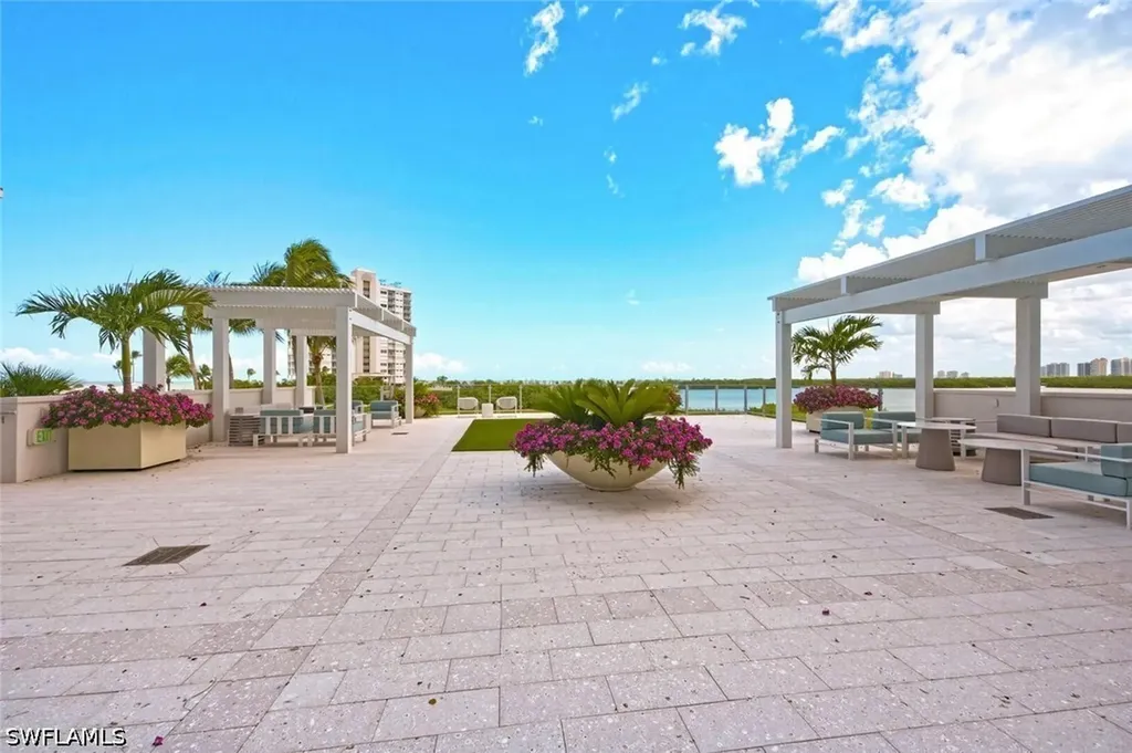 60 Seagate Drive Naples FL 34103