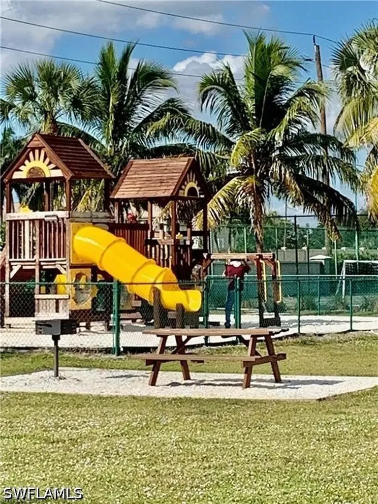 116 Santa Clara Drive Naples FL 34104