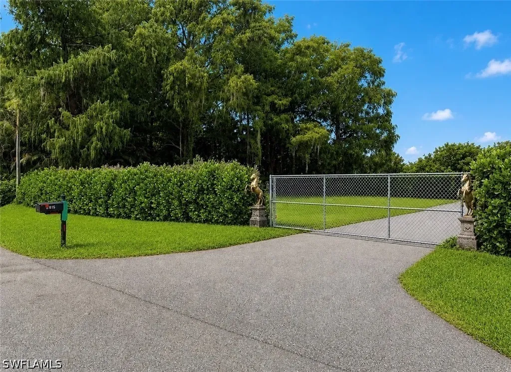 565 6th Street SE Naples FL 34117
