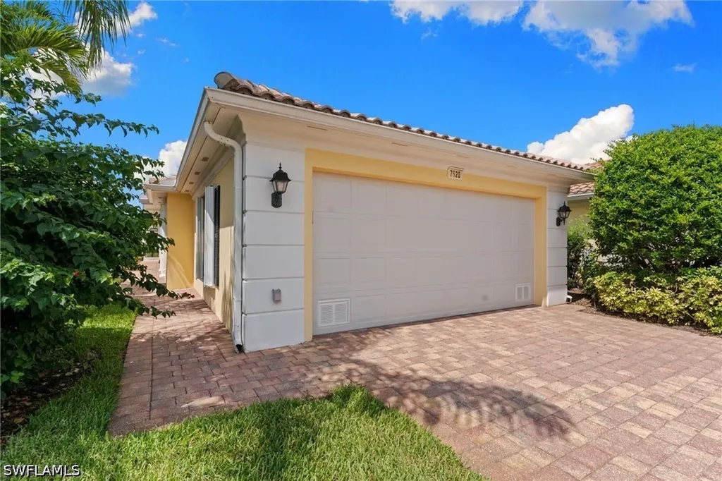 7620 Rozzini Lane Naples FL 34114