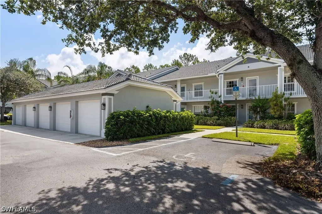 Bonita Springs FL, 25761 Lake Amelia Way, Unit 202