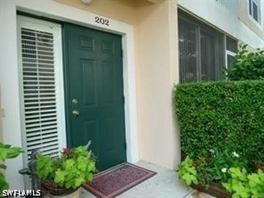 Naples FL, 5350 Andover Drive, Unit 202