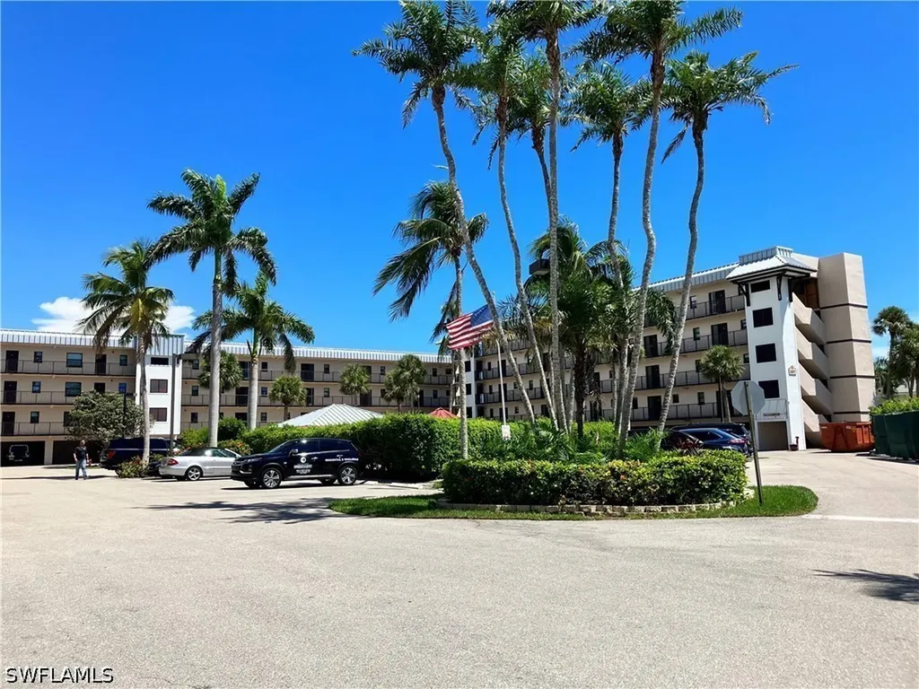 807 River Point Drive Naples FL 34102