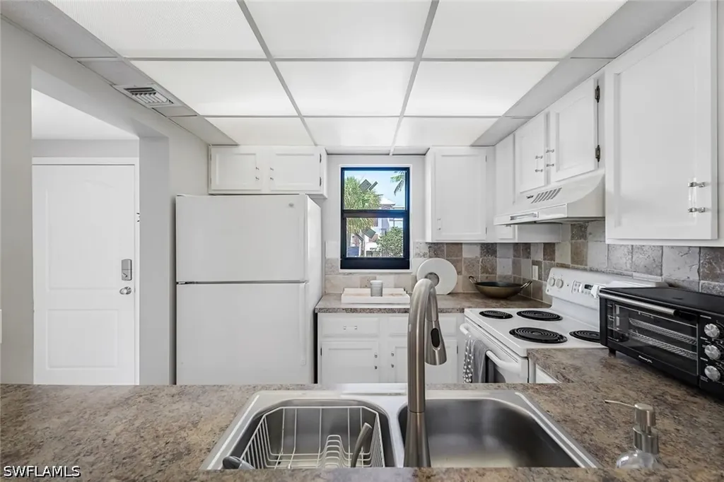 807 River Point Drive Naples FL 34102