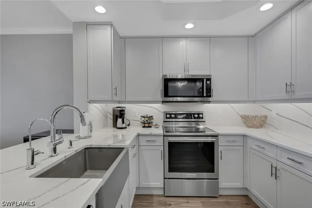 420 Cove Tower Drive Naples FL 34110