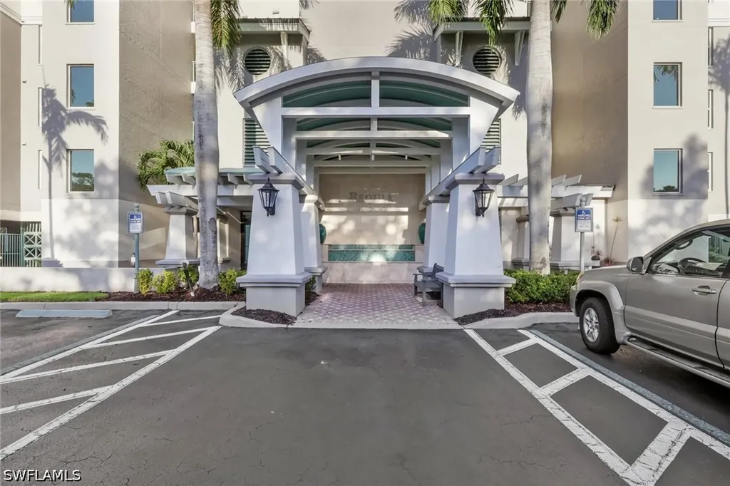 420 Cove Tower Drive Naples FL 34110