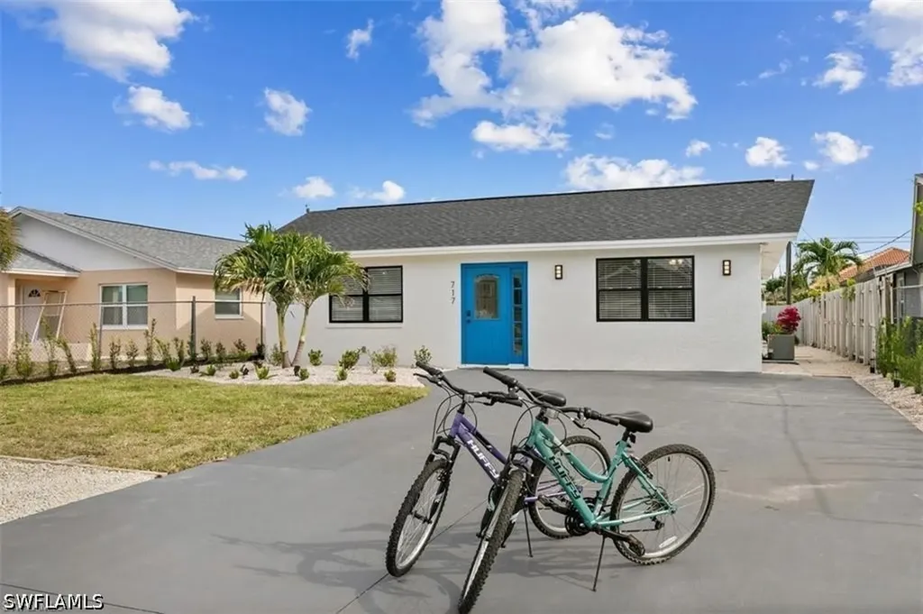 717 95th Avenue N Naples FL 34108