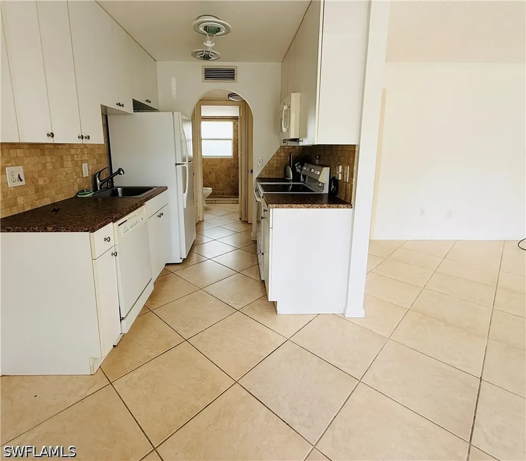 3250 10th Street N Naples FL 34103
