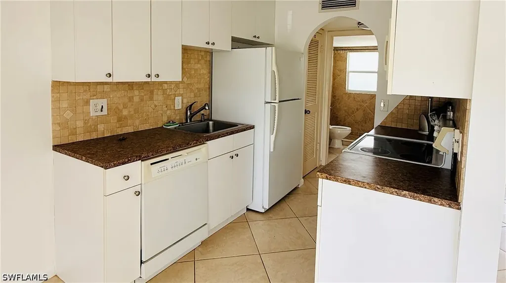 3250 10th Street N Naples FL 34103