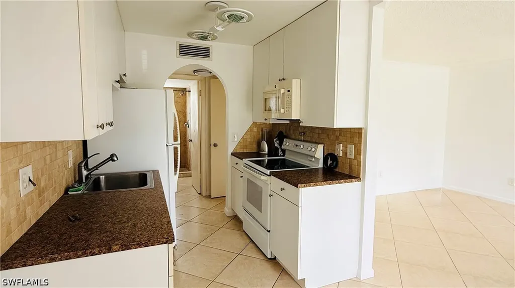 3250 10th Street N Naples FL 34103