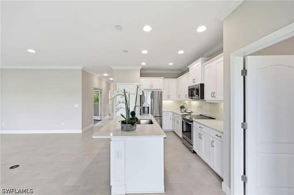 6966 Avalon Circle Naples FL 34112