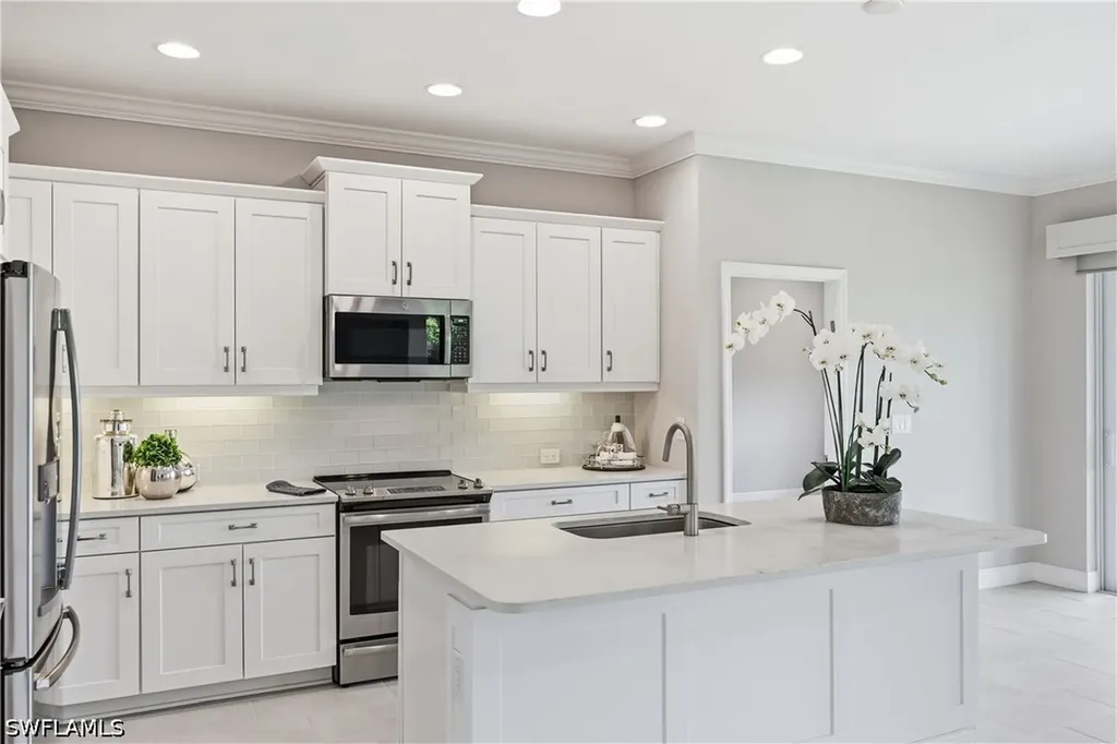 6966 Avalon Circle Naples FL 34112