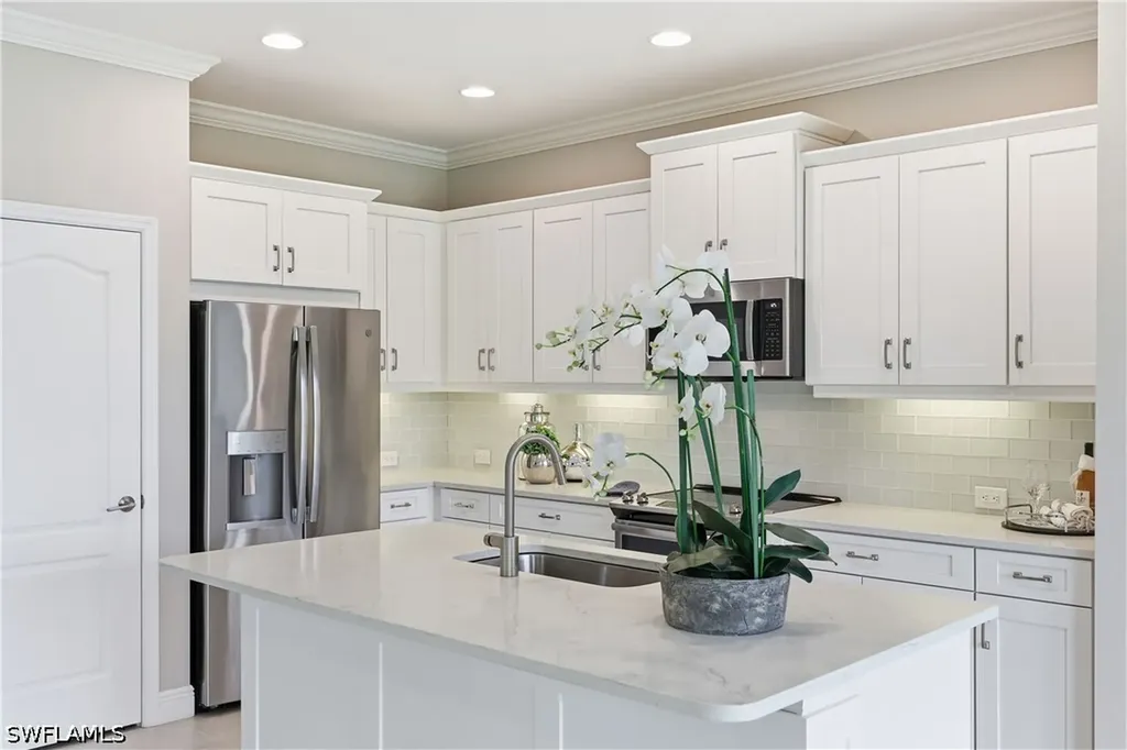 6966 Avalon Circle Naples FL 34112