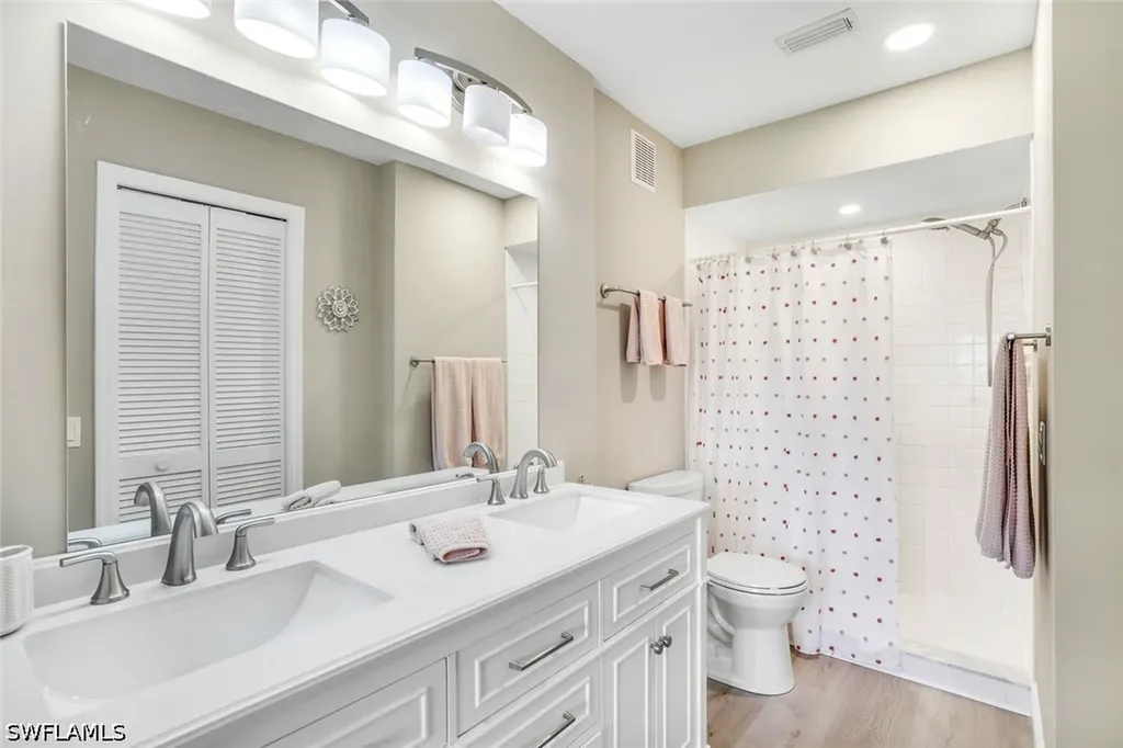 7360 Glenmoor Lane Naples FL 34104