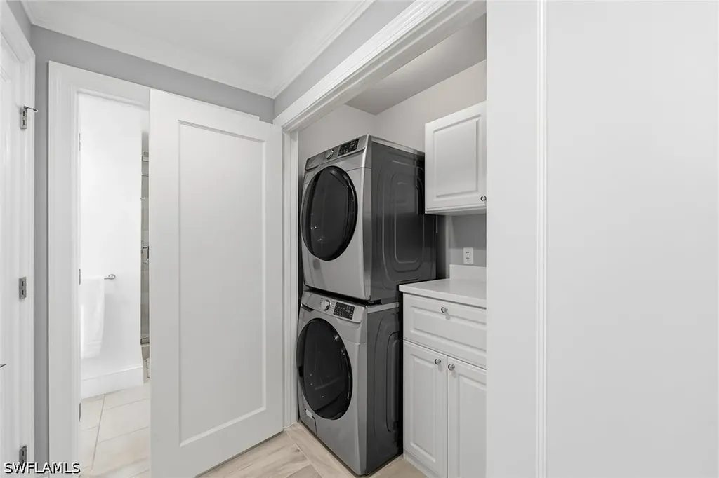 9115 Strada Place Naples FL 34108