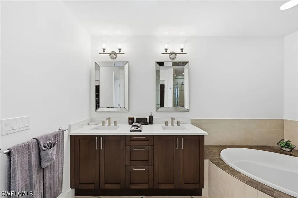 9115 Strada Place Naples FL 34108