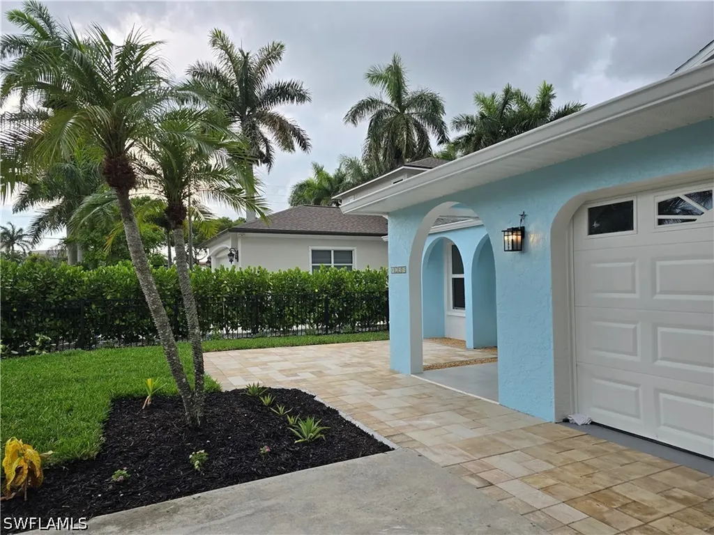 1039 Michigan Avenue Naples FL 34103