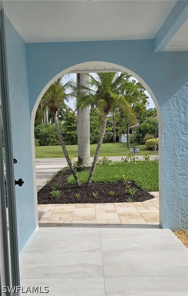 1039 Michigan Avenue Naples FL 34103