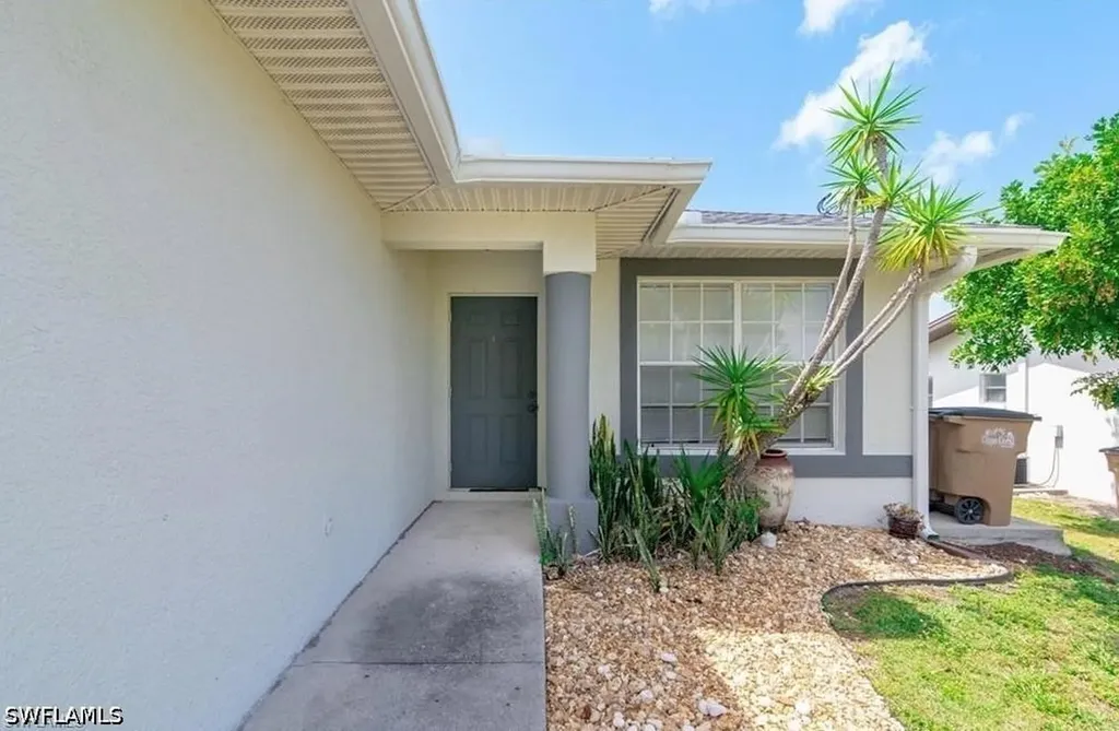 4934-4932 Viceroy Court Cape Coral FL 33904