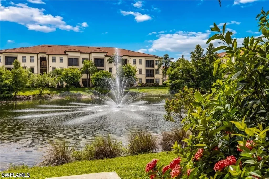 Naples FL, 12960 Positano Circle, Unit 202
