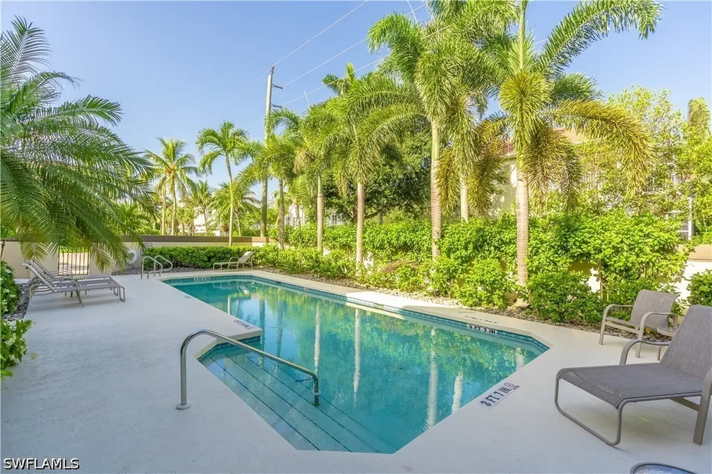 651 10th Avenue S Naples FL 34102