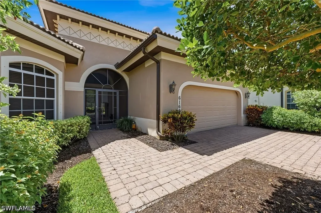 6168 Dogleg Drive Naples FL 34113