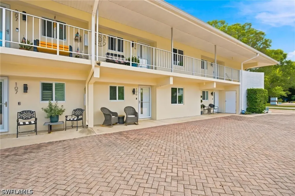 1417 Chesapeake Avenue Naples FL 34102