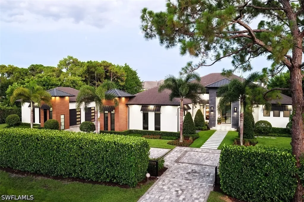 728 Carica Road Naples FL 34108