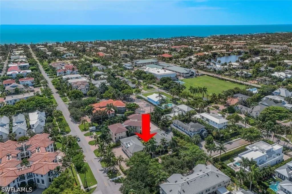 Naples FL, 960 7TH Street S, Unit 105