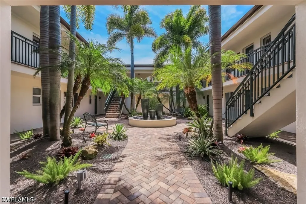 960 7th Street S Naples FL 34102