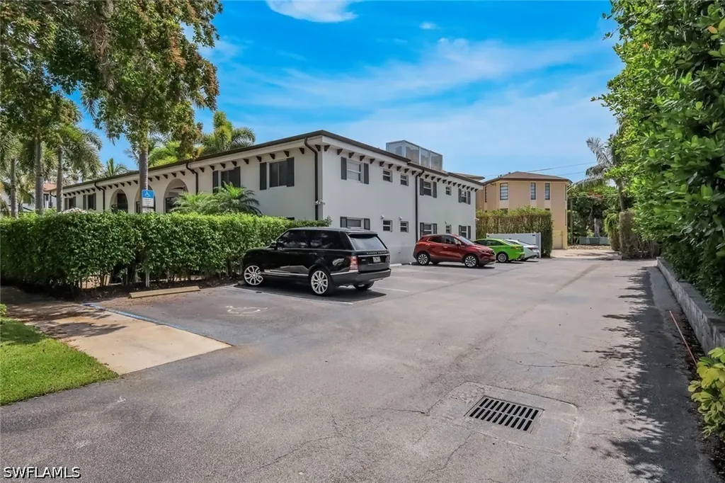 960 7th Street S Naples FL 34102
