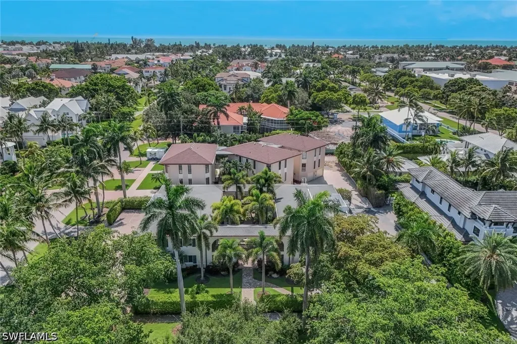 960 7th Street S Naples FL 34102
