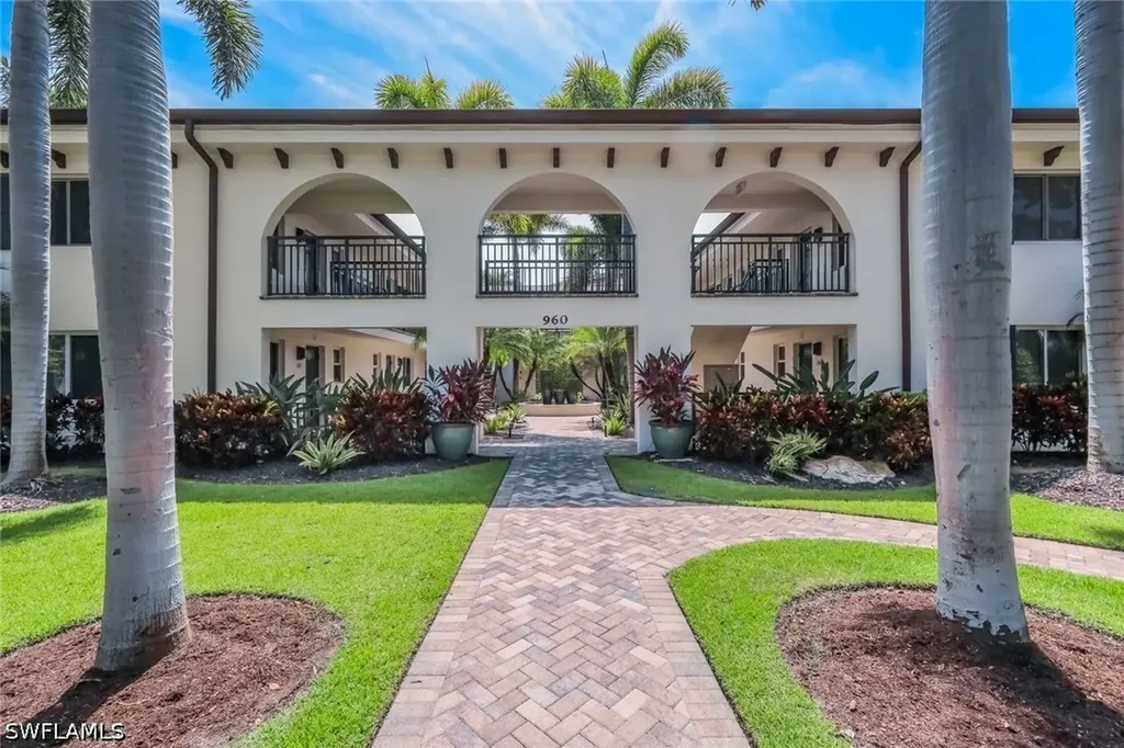 960 7th Street S Naples FL 34102